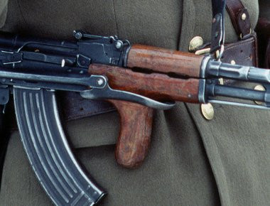 Η «Επαναστατική Αυτοάμυνα» έστειλε προκήρυξη για την επίθεση με ΑΚ-47 στα γραφεία του ΠΑΣΟΚ - Τι λέει